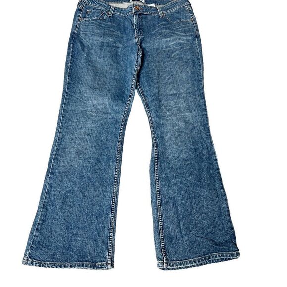 Levi’s Signature Women’s Low Rise Bootcut Jeans Size 18 - Picture 1 of 7